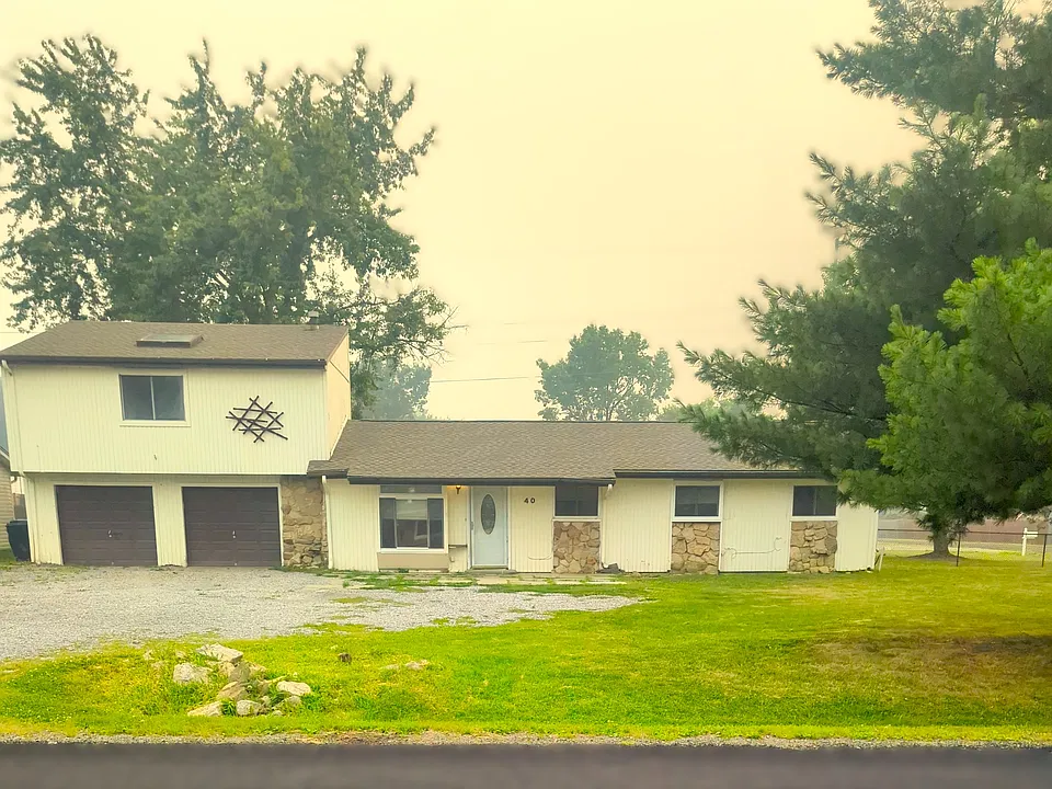 40 Robinhood Dr