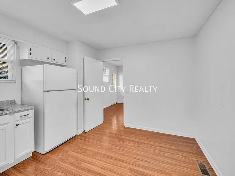 3232 Hinkle Dr — Photo 18