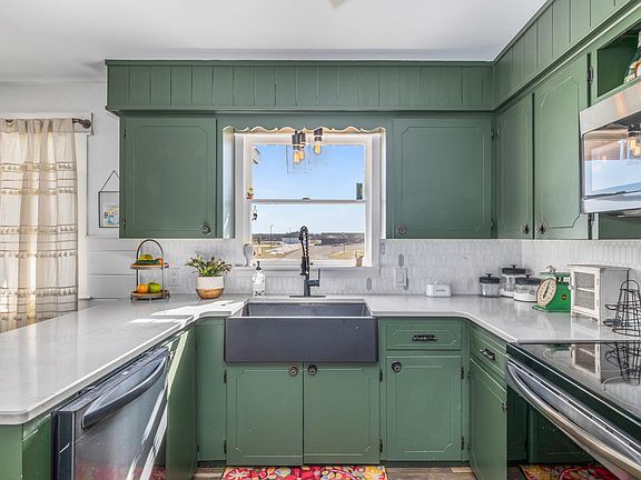 4th image of 6325 Barry St