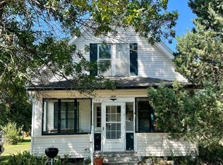 928 E 1st St, Redfield, SD 57469