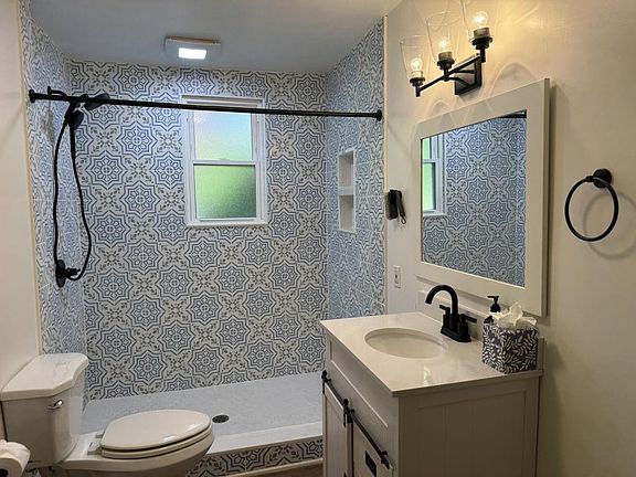3rd image of 2901 Lindsay Ave