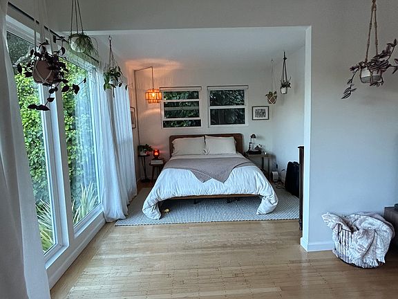 4th image of 8 Cazneau Ave #A
