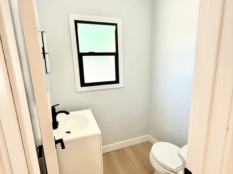 6132 Whitsett Ave — Photo 13