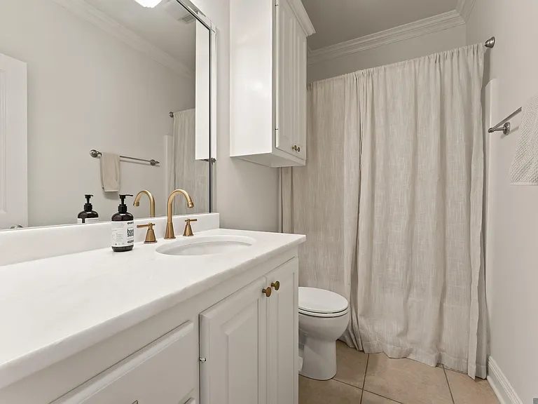 228 E Greens Dr — Photo 11