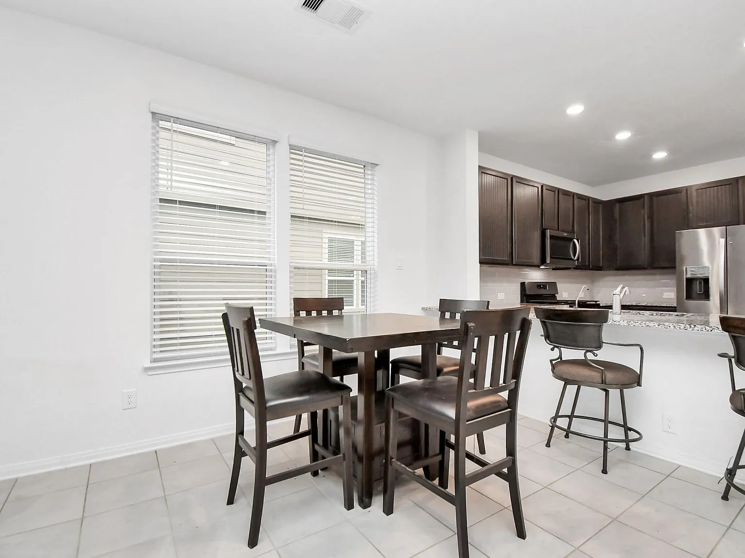 3 bed, 2.0 bath, 1944 sqft, $2,750 — Photo 4
