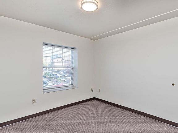 5th image of 915 Richmond Ave #303