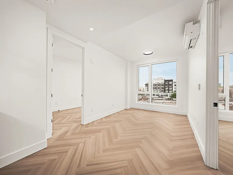 34-16 38th St #726 — Photo 5