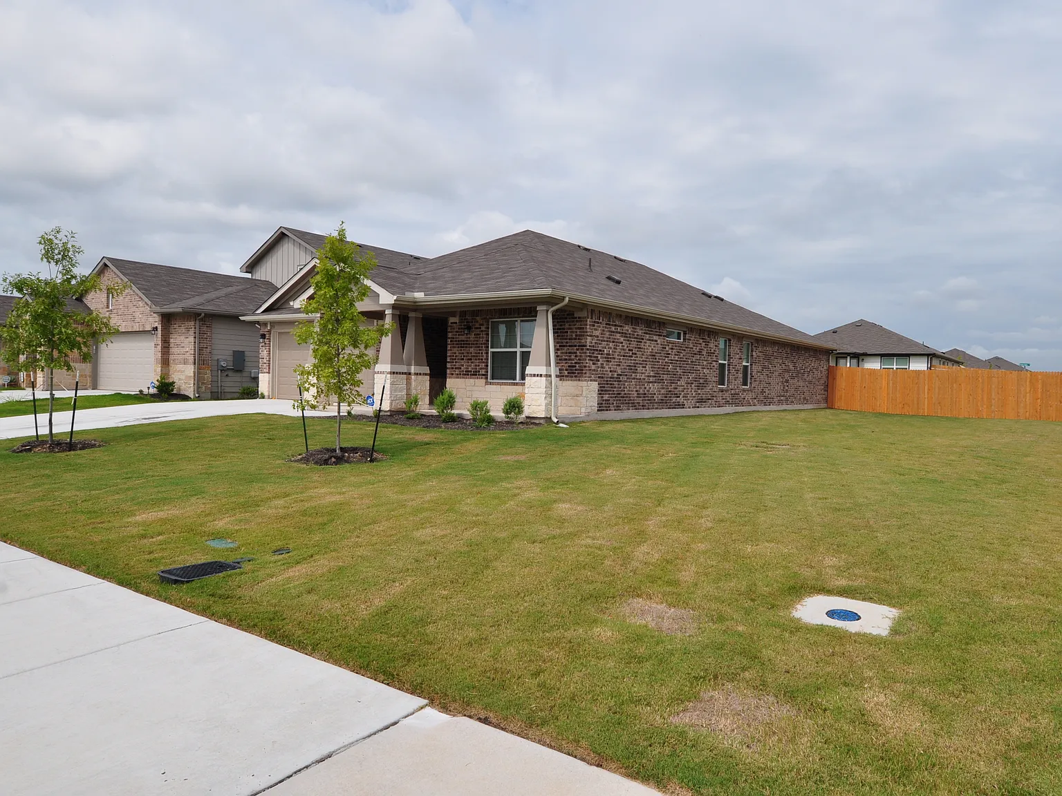 4 bed, 2080 sqft, $2,000 — Photo 2