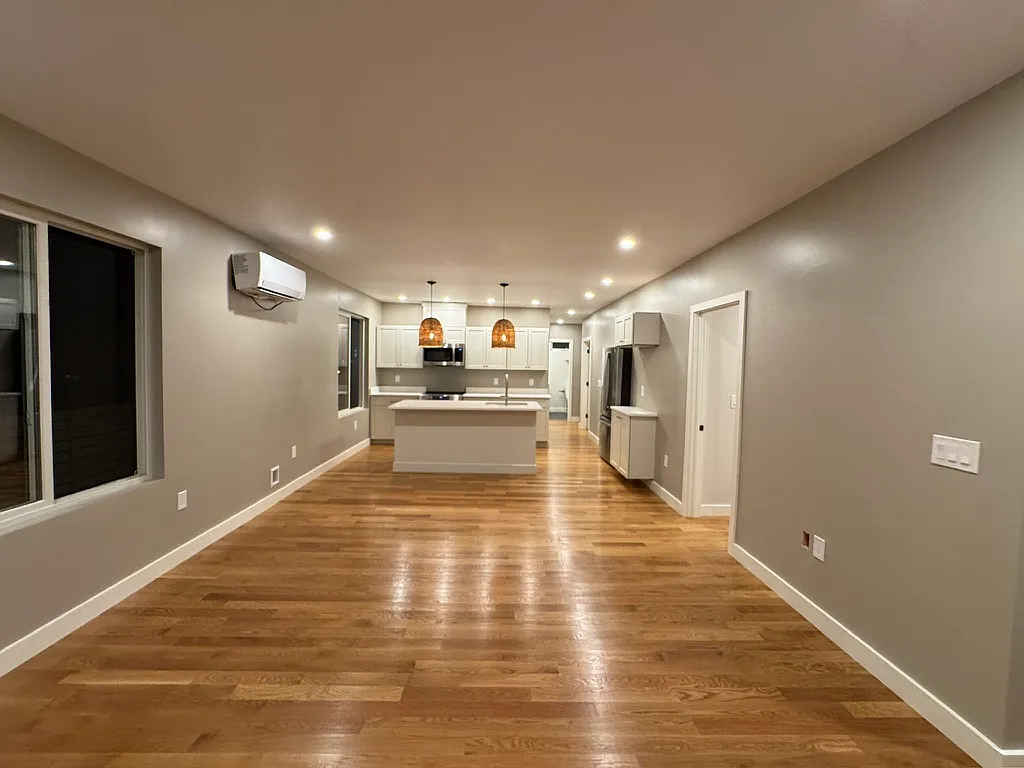 3 bed, 1150 sqft, $2,600 — Photo 3