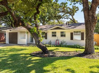 805 Clover Park Dr, Arlington, TX 76013