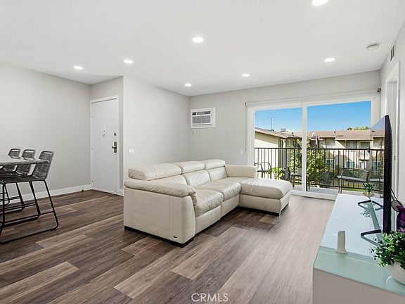5th image of 1860 W Glenoaks Ave APT L
