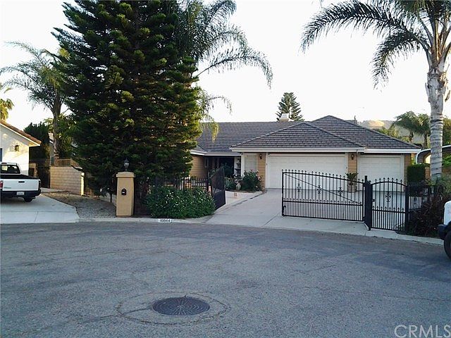 Double gate enterance