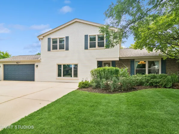 1050 Crofton Ln, Buffalo Grove, IL 60089