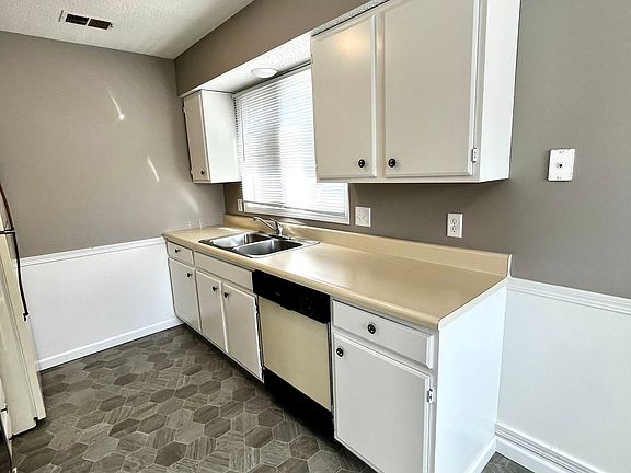 3rd image of 510 N 4th St APT 4