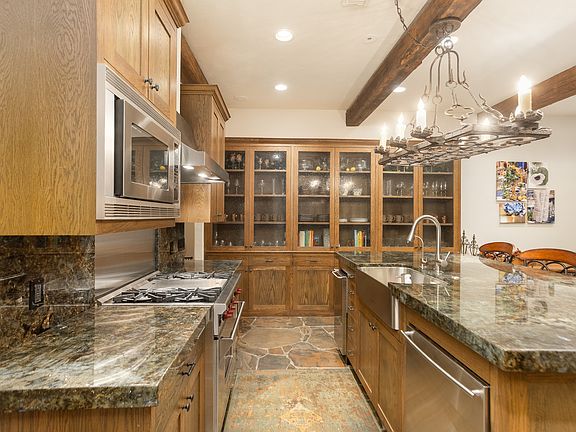 4th image of 402 Corona Ave