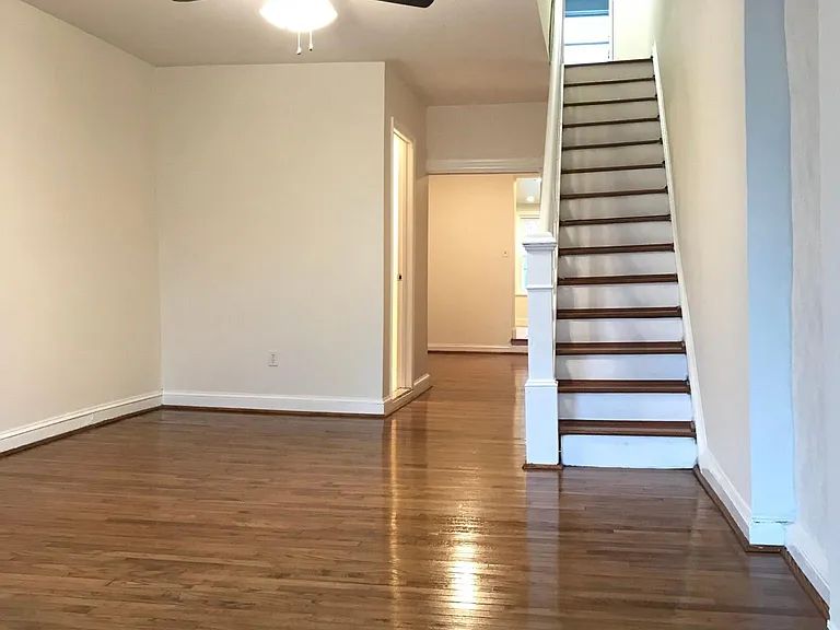 505 S Clinton St — Photo 2