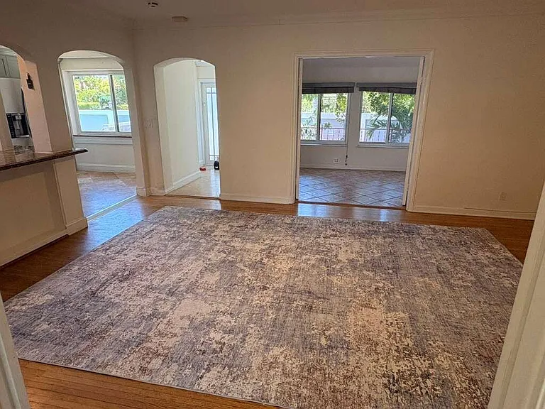 733 NE 18th Ave — Photo 11