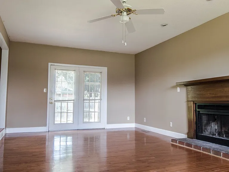 3359 Mallard Dr — Photo 2