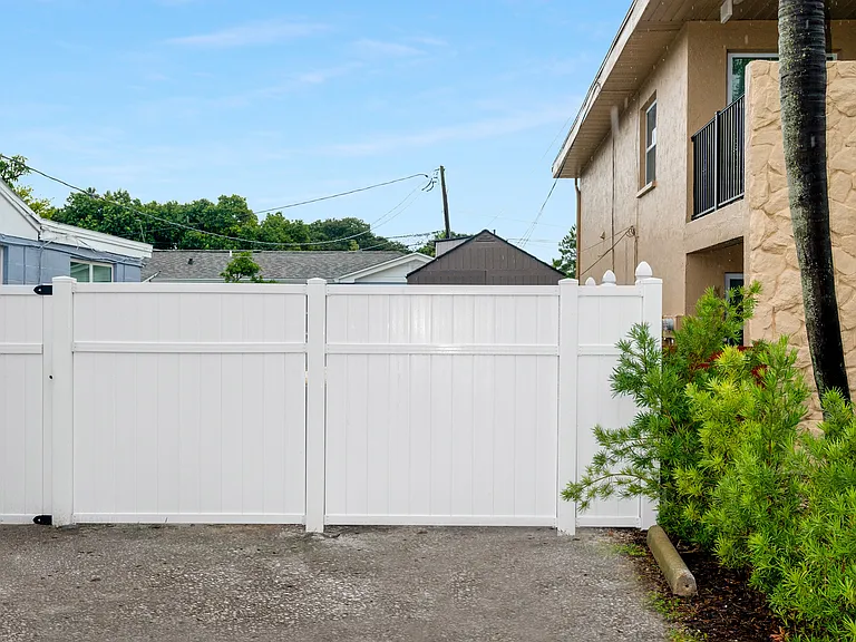 Private driveway with 2 Parking Spots included