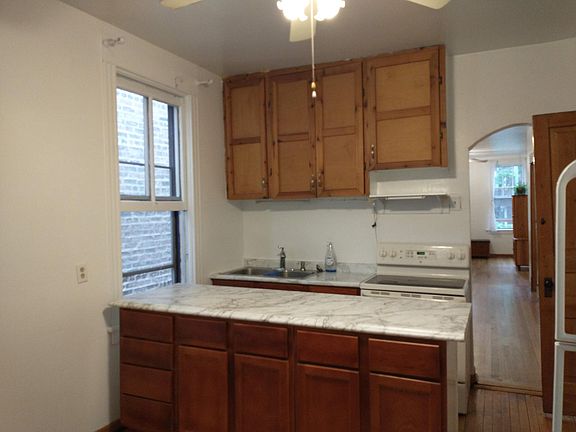 3rd image of 3222 N Leavitt St APT 2