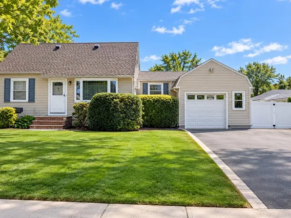 1 Higbie Drive, West Islip, NY 11795