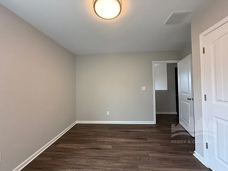 480 Maple St — Photo 13