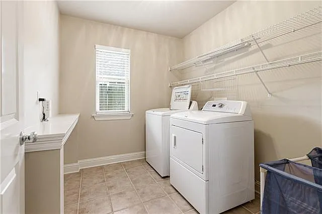 711 Lionel Ct — Photo 10