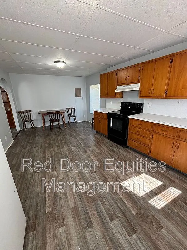 3 bed, 1.0 bath, $1,350 — Photo 1