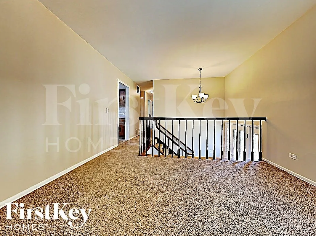 4 bed, 2.0 bath, 1322 sqft, $2,865 — Photo 2