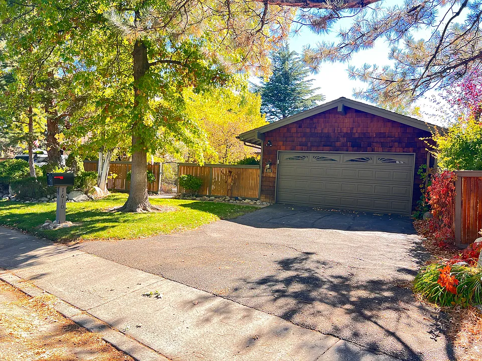 1610 Foster Dr