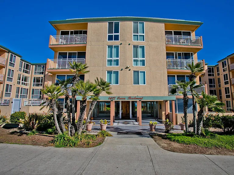 4627 Ocean Blvd #220 — Photo 43