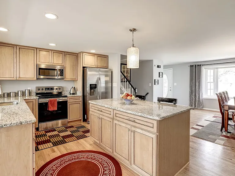 8116 Irwell Ct — Photo 3