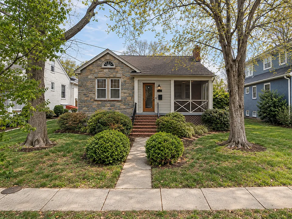 106 E Monroe Ave