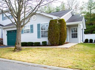 7 Biltmore Cir, Huntington Station, NY 11746