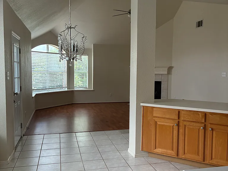 8240 Spring Ridge Dr — Photo 9