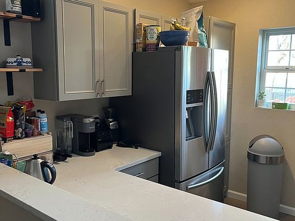 4th image of 1140 Roslyn St