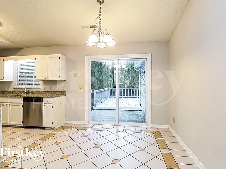 110 Waderich Ln — Photo 6