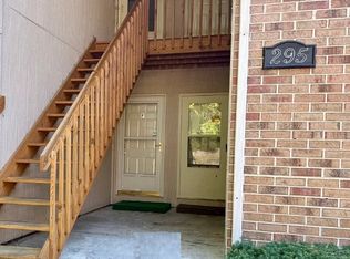 295 Woodridge Cir, South Elgin, IL 60177