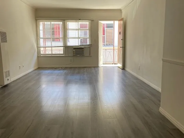 1119 Cardiff Ave — Photo 6