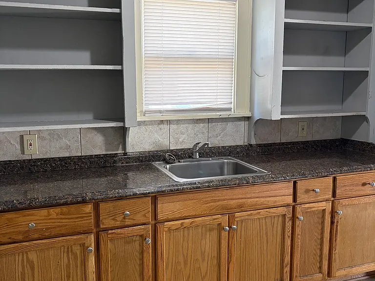 505 Walnut St — Photo 10