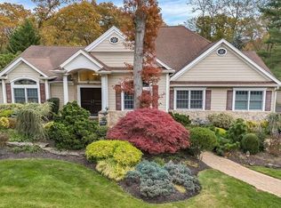 58 Farmington Ln, Melville, NY 11747