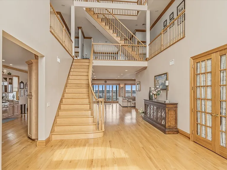 672 Dune Rd — Photo 4
