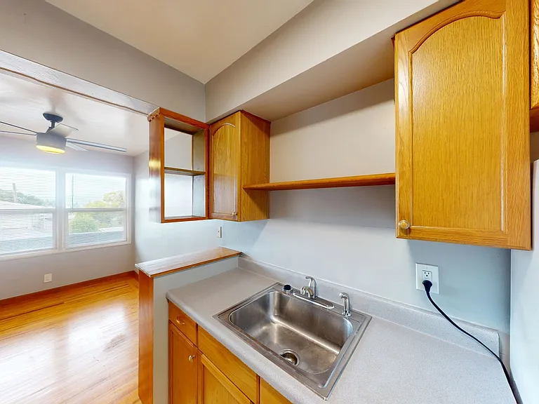 845 Macarthur Blvd — Photo 6
