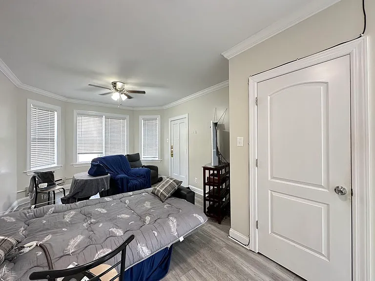 3817.5 N Greenview Ave #W3 — Photo 10