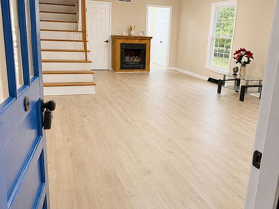 5th image of 105 Dryden Ln