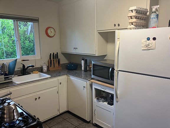 5th image of 907 Fremont Pl APT 4