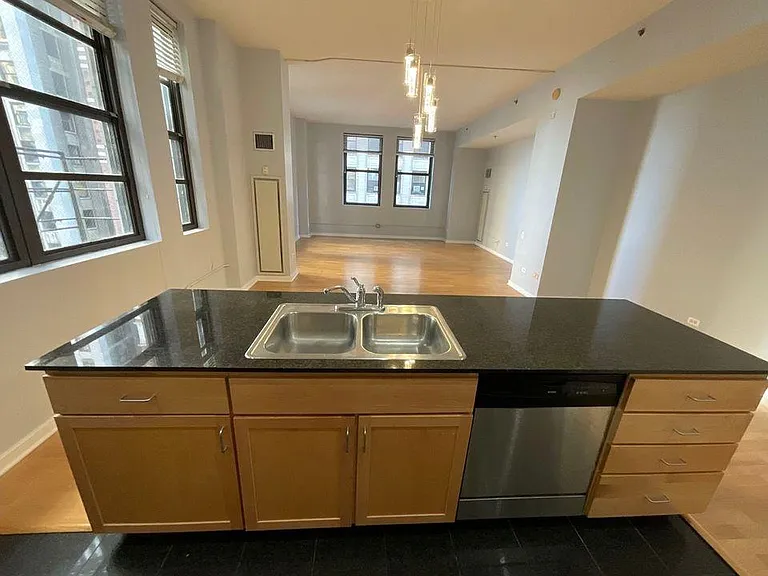 5 N Wabash Ave #1401 — Photo 12