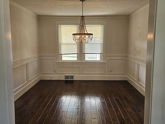 3rd image of 1725 Moore Ave