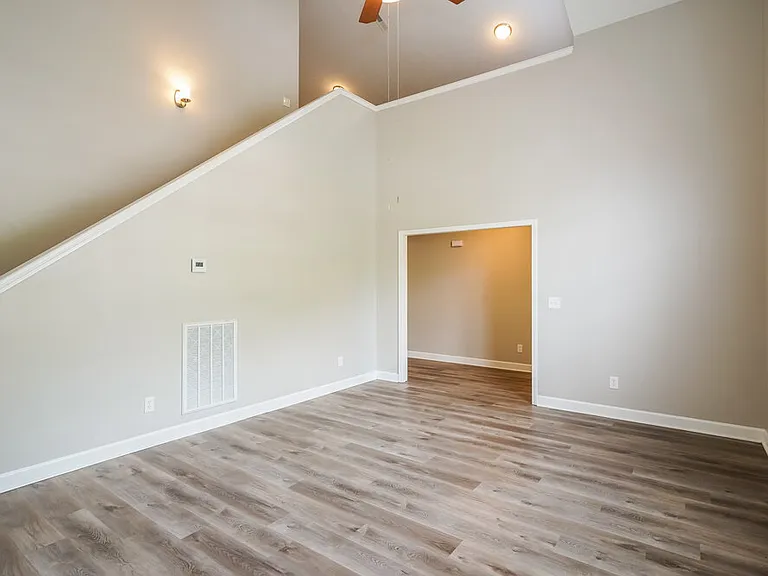 685 Belgium Dr — Photo 5