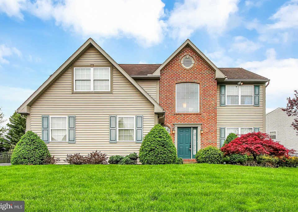 1st image of 45 Brookfield Dr